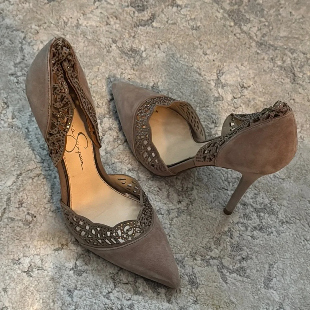 Jessica Simpson‎ Teriann tan suede slip on heels pump embellished cut out trim 7